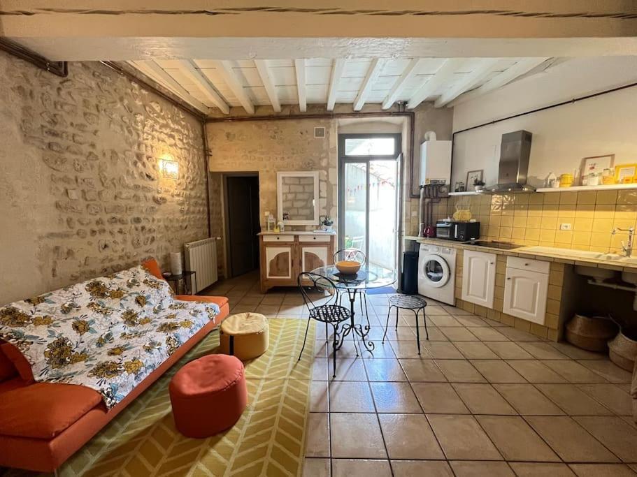 "La Maison Jaune" Arles Centre Terrasse Екстериор снимка